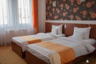 Отель Hotel Silver Орадя Стандартный двухместный номер с 2 отдельными кроватями-4